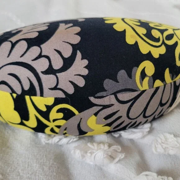 Vera Bradley | Hard Shell Glasses Case | Baroque Pattern | Retired Print - Picture 3 of 5